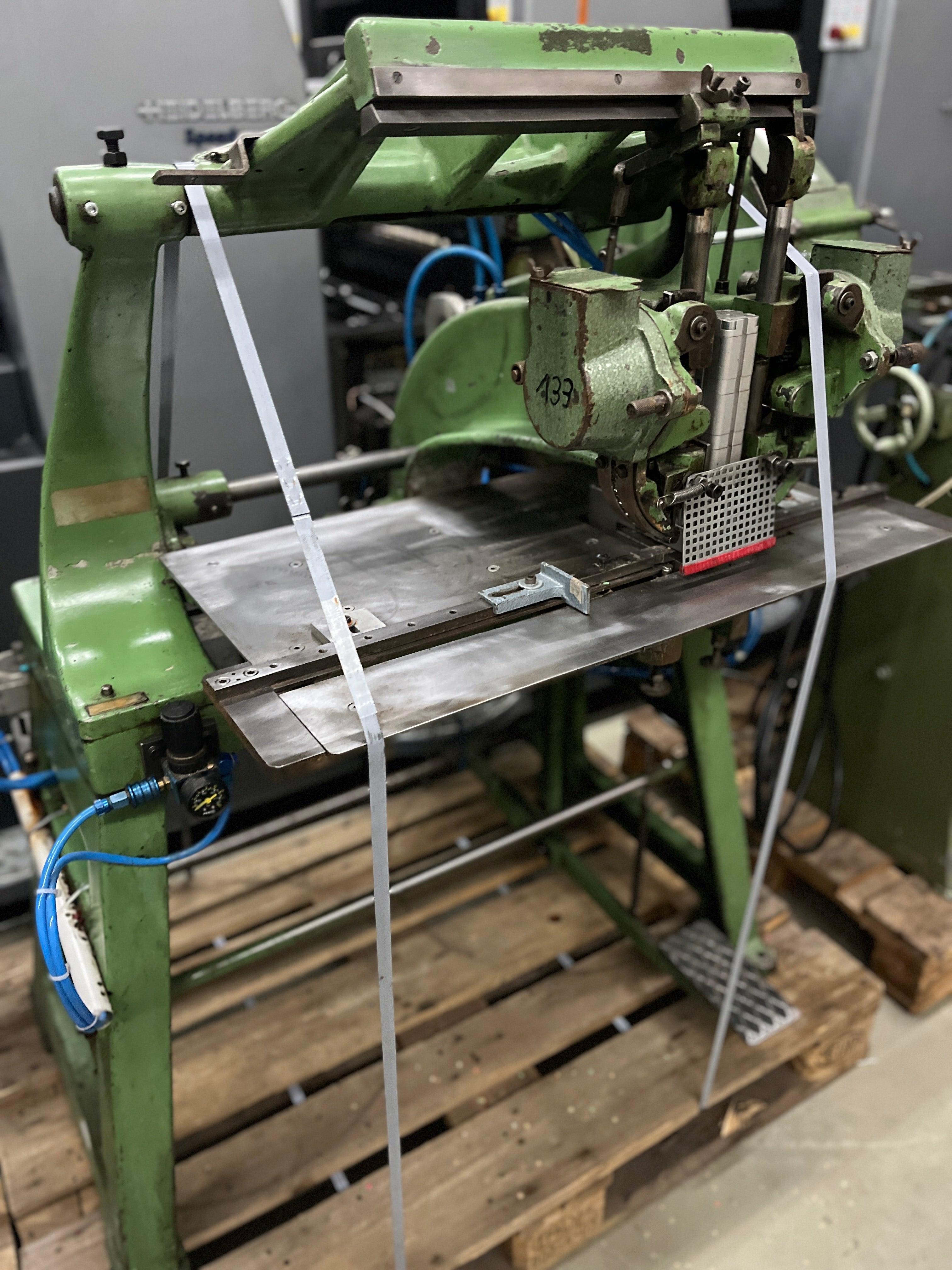 Double head Eyeletting machine HANG 87 D