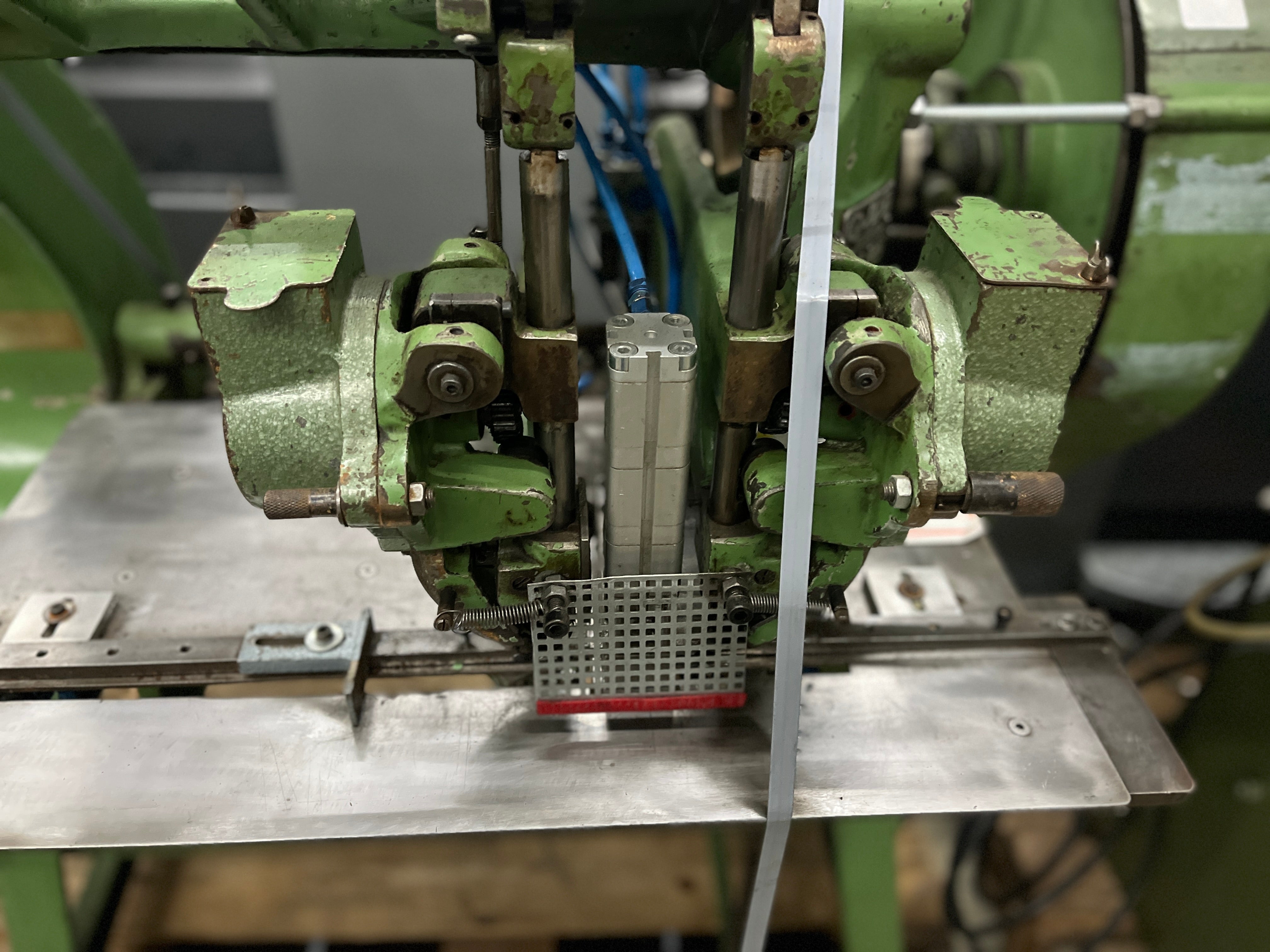 Double head Eyeletting machine HANG 87 D