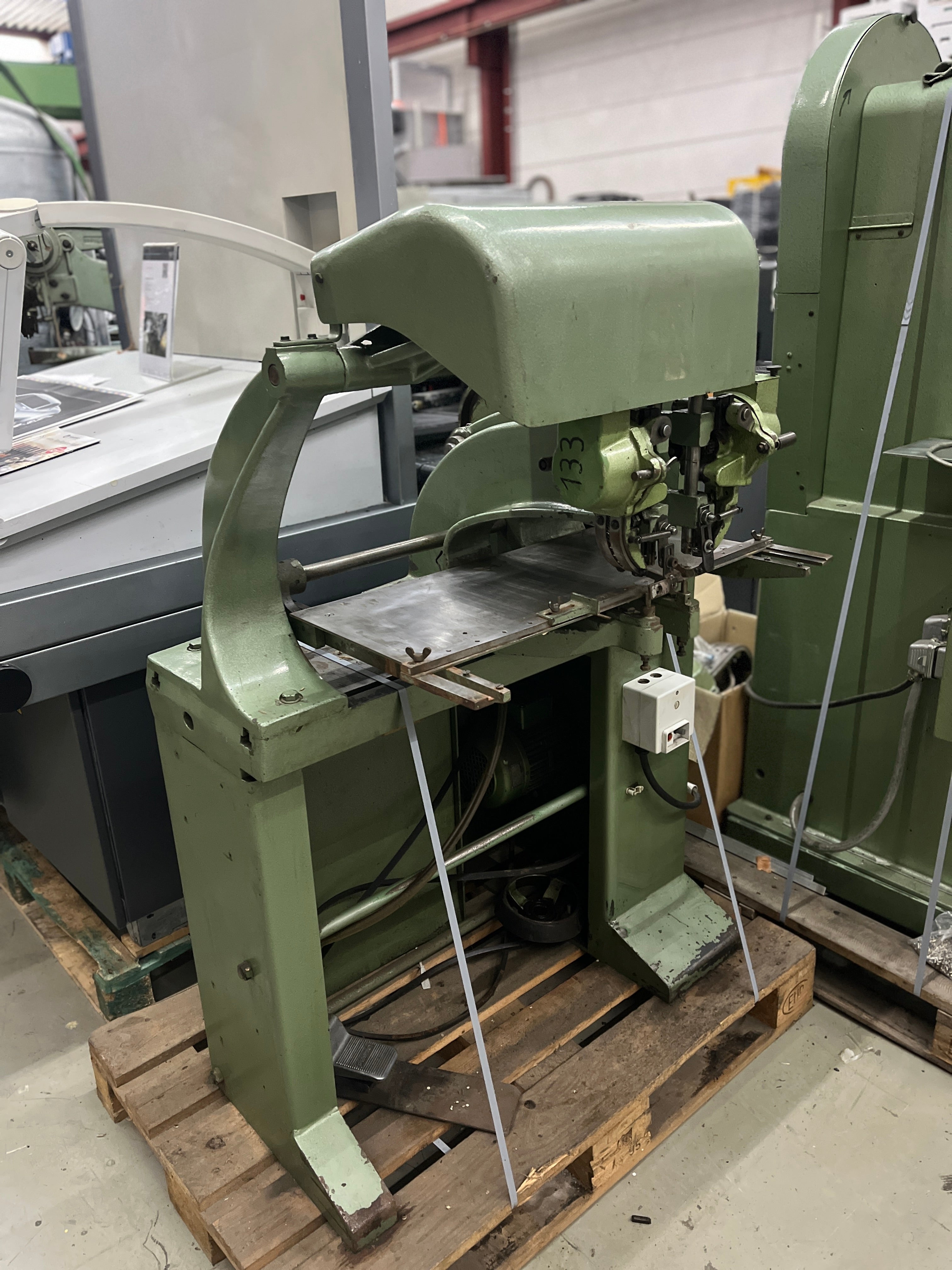 Double head Eyeletting machine HANG 87 D